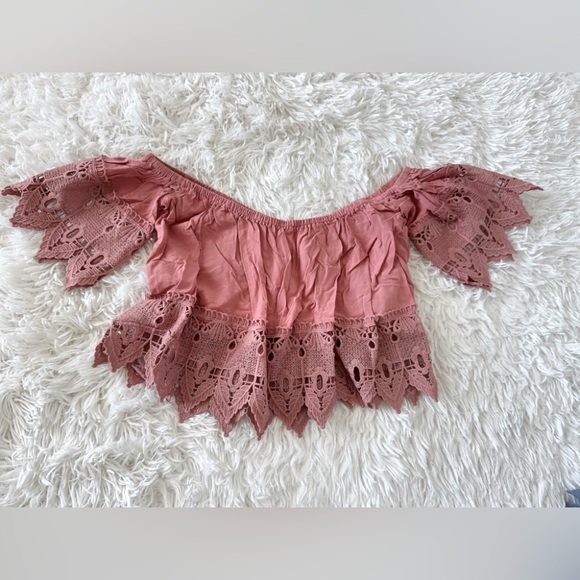 Iris Pink Off-the-Shoulder Ruffled Crop Blouse - Picture 2 of 3